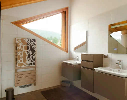 Fenêtres en bois de forme – Salle de bains